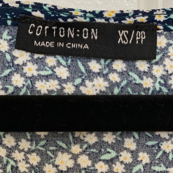 Floral Ruched Top 🌻 - Picture 3 of 4